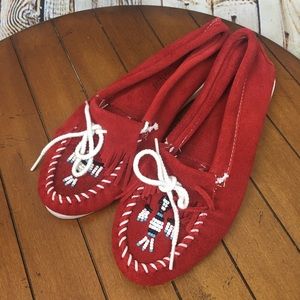 ❌SOLD❌Minnetonka Leather Beaded Moccasins